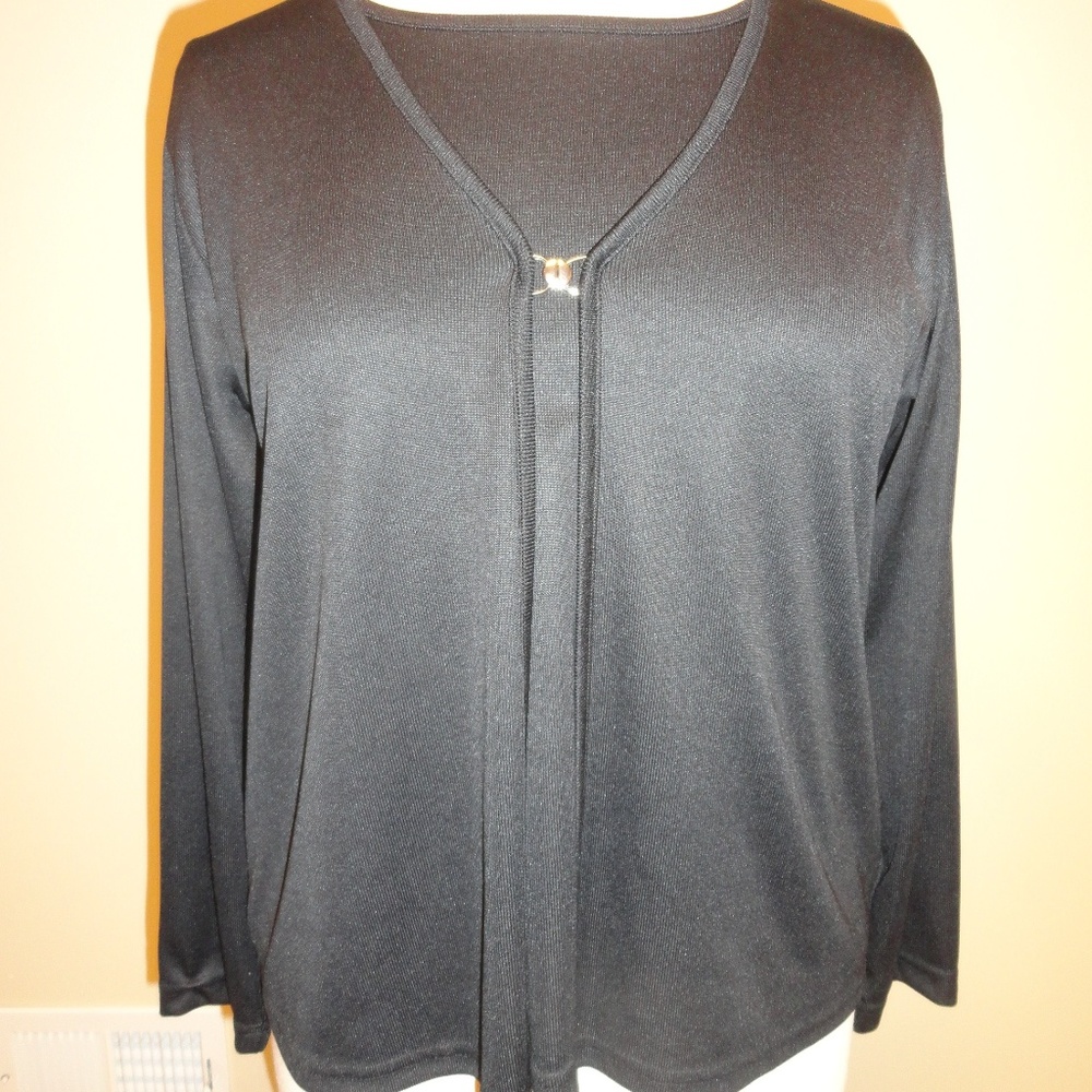 Black top with silver clip closure  XL